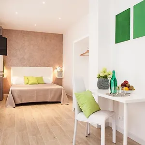 https://domus-casaletto.it-romehotels.com